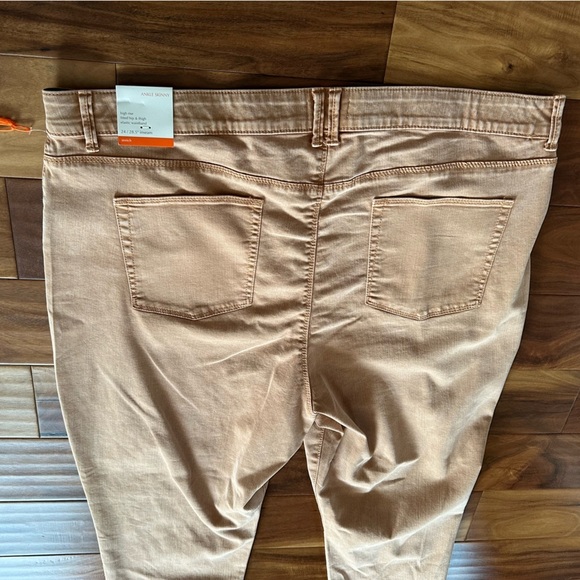 Knox Rose Womens Plus High Rise Relaxed Fit Skinny Jeans in Sand Dune size 24 - Picture 5 of 9